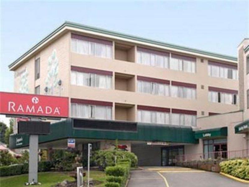 Ramada Hotel & Suites Metrotown Vancouver Burnaby Exterior foto